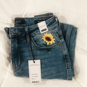 Judy Blues Embroidery Sunflower Jeans 1/25 NWT